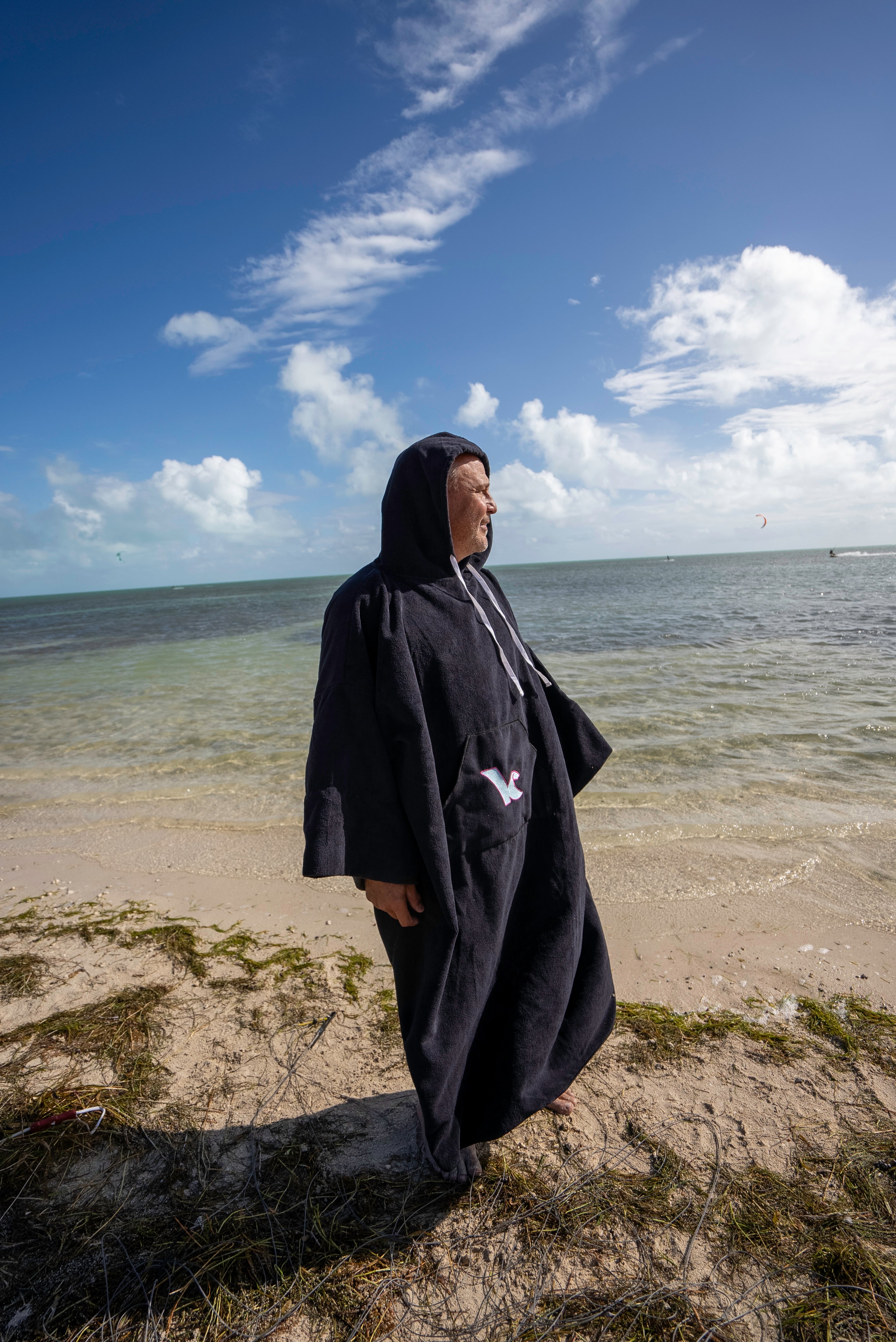 Kite Kulture Water Resistant Changing Robe – Warm, Wind resistant & Oversized Poncho for Kitesurfing, Wing Foiling, Surfing & Watersports