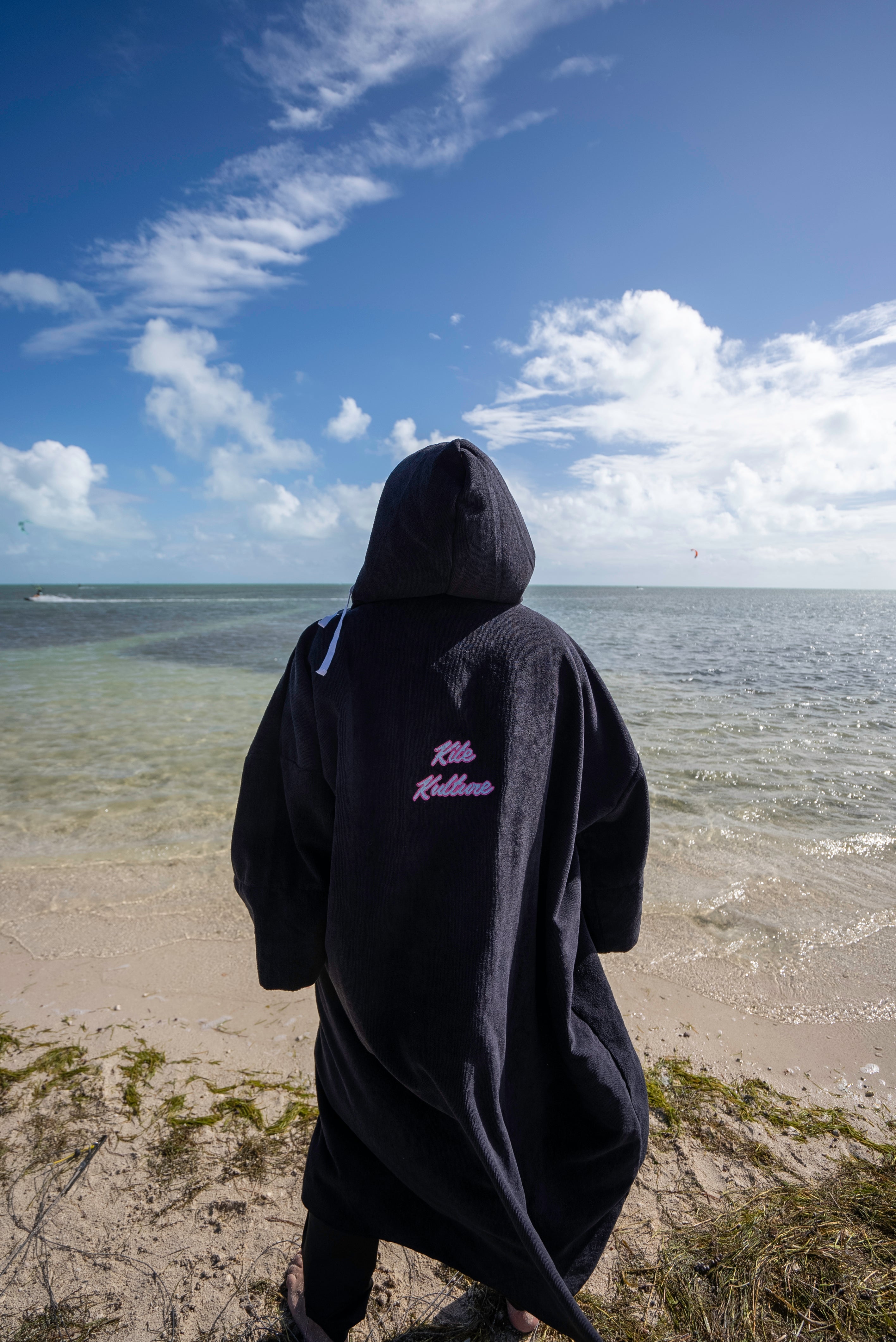 Kite Kulture Water Resistant Changing Robe – Warm, Wind resistant & Oversized Poncho for Kitesurfing, Wing Foiling, Surfing & Watersports